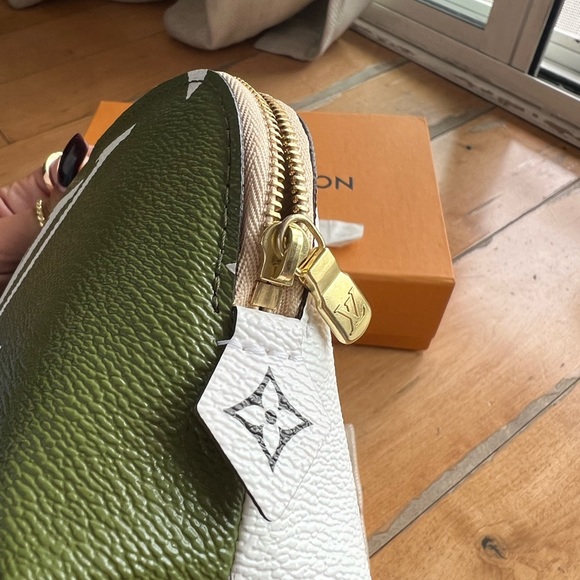 Louis Vuitton cosmetic case - Picture 12 of 13